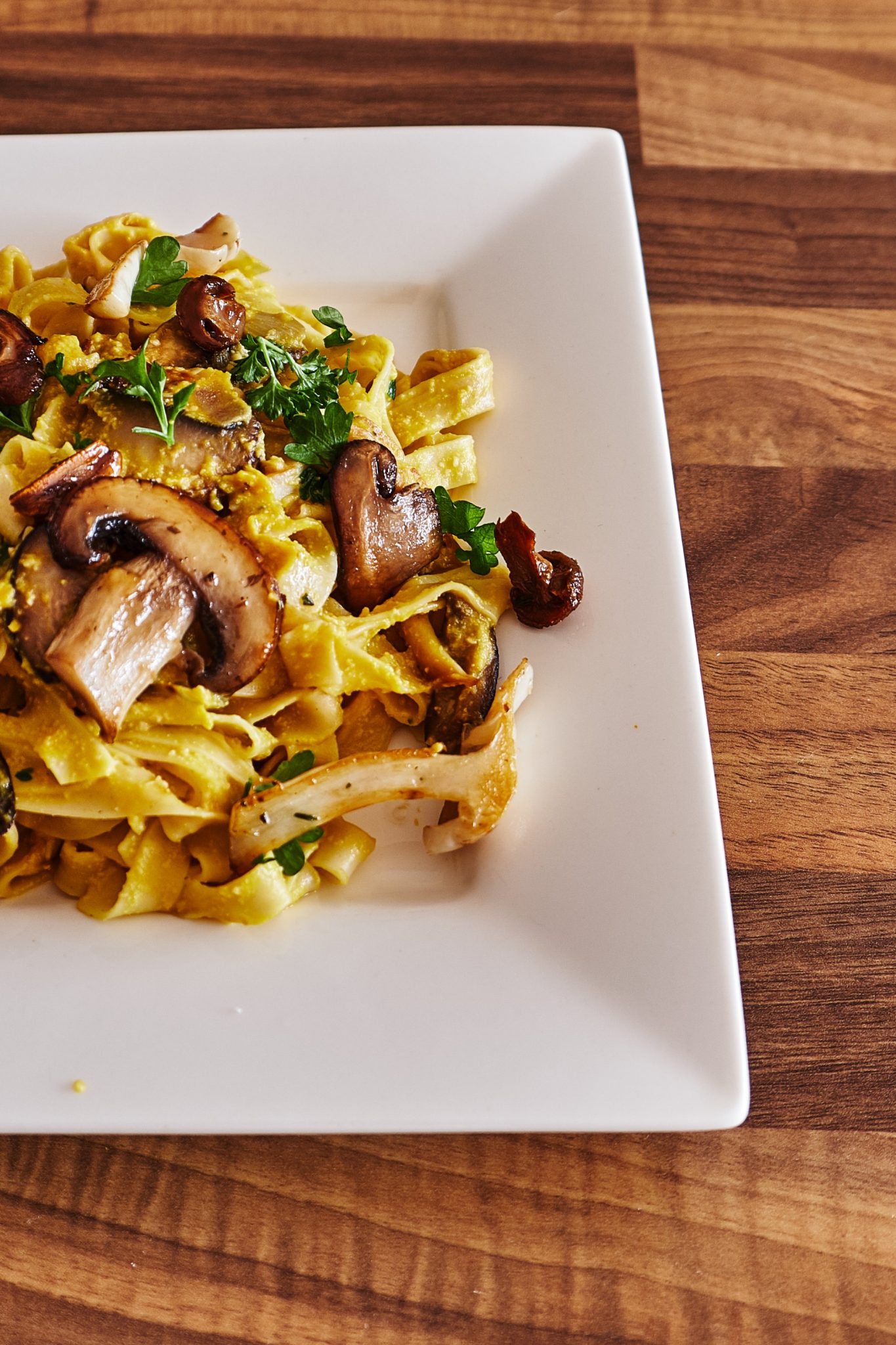 Vegane Kürbis Pasta Sauce mit Waldpilzen