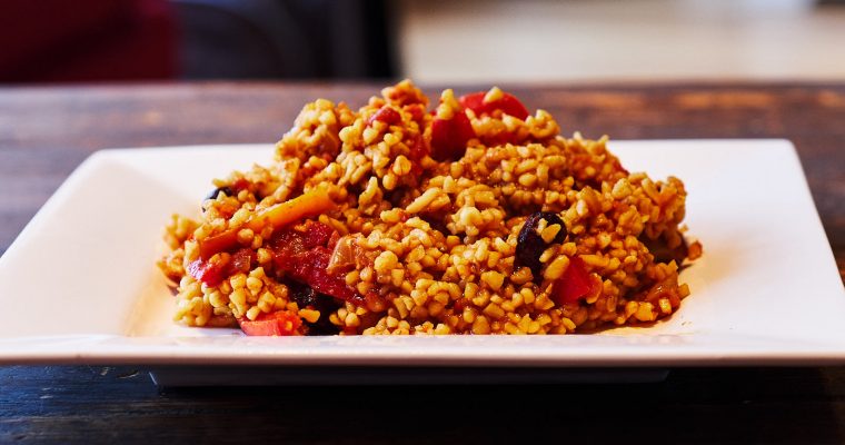 Bulgur Pilav mit Paprika und Tomaten