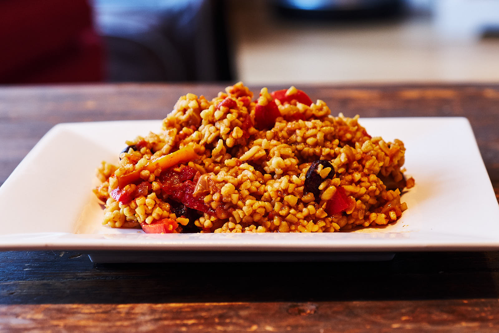 Bulgur Pilav mit Paprika und Tomaten