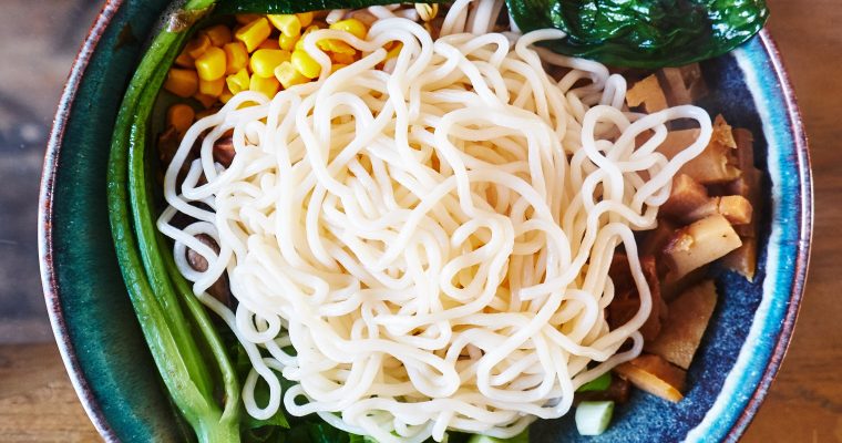 Wie macht man einen veganen Ramen